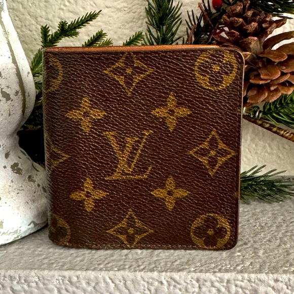 LOUIS VUITTON Monogram Bi-Fold Wallet - Picture 1 of 13
